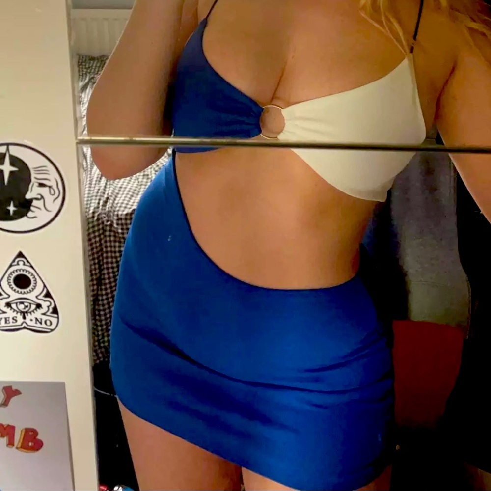 ❌SOLD❌ Cut out Mini Dress Bodycon

Size Large
